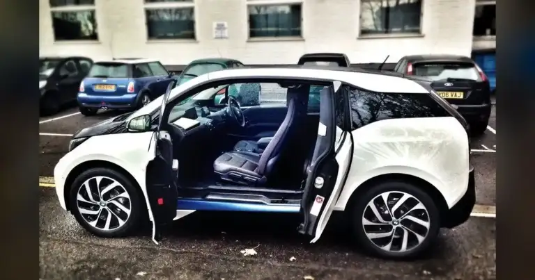 BMW driver's luxury car got towed after "peasants" rant. 3 BMW driver's luxury car got towed after "peasants" rant.