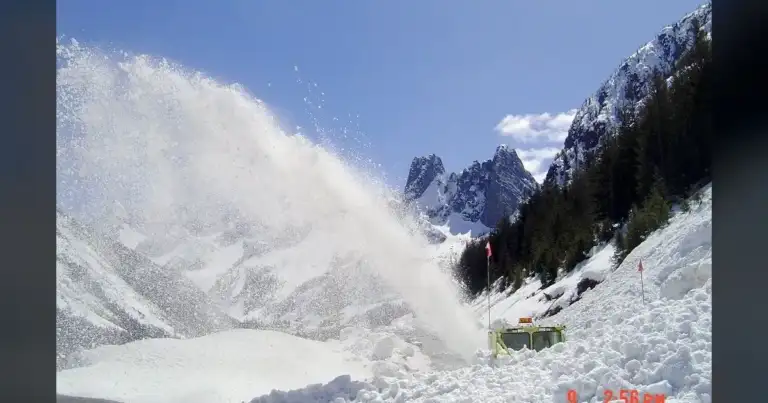 Falls Creek Avalanche: 2 Skiers Ignored Warnings, Rescued 10 Falls Creek Avalanche: 2 Skiers Ignored Warnings, Rescued