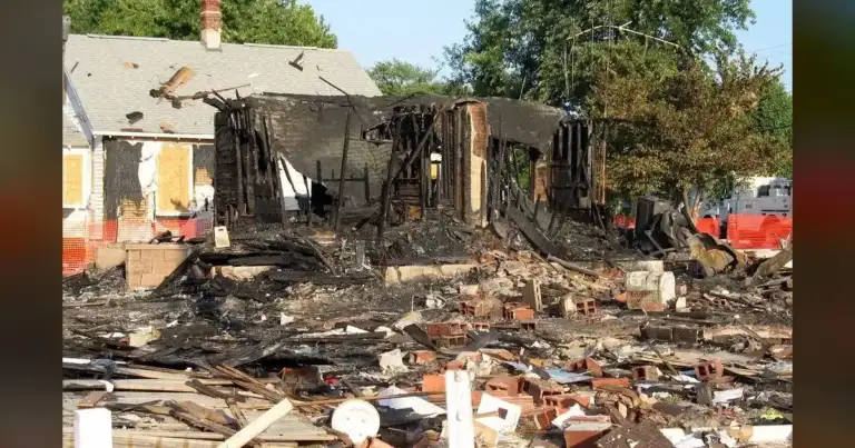 Marion, Illinois: Home Explosion Kills 1, Burns Another 1 Marion, Illinois: Home Explosion Kills 1, Burns Another
