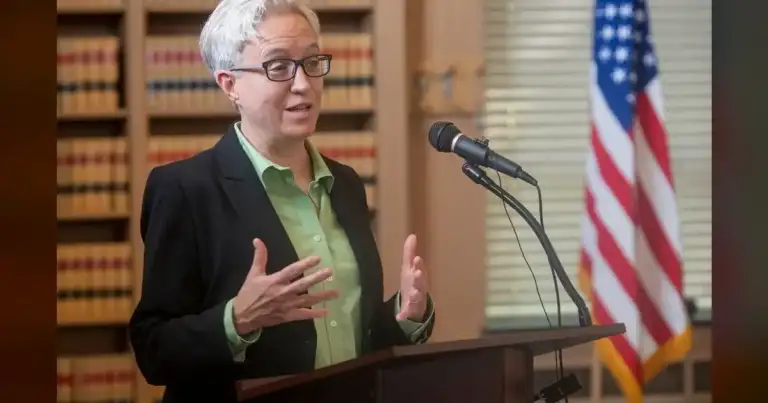 Oregon Journalists Slam Kotek's Veto 'Spectacle 3 Oregon Journalists Slam Kotek's Veto 'Spectacle